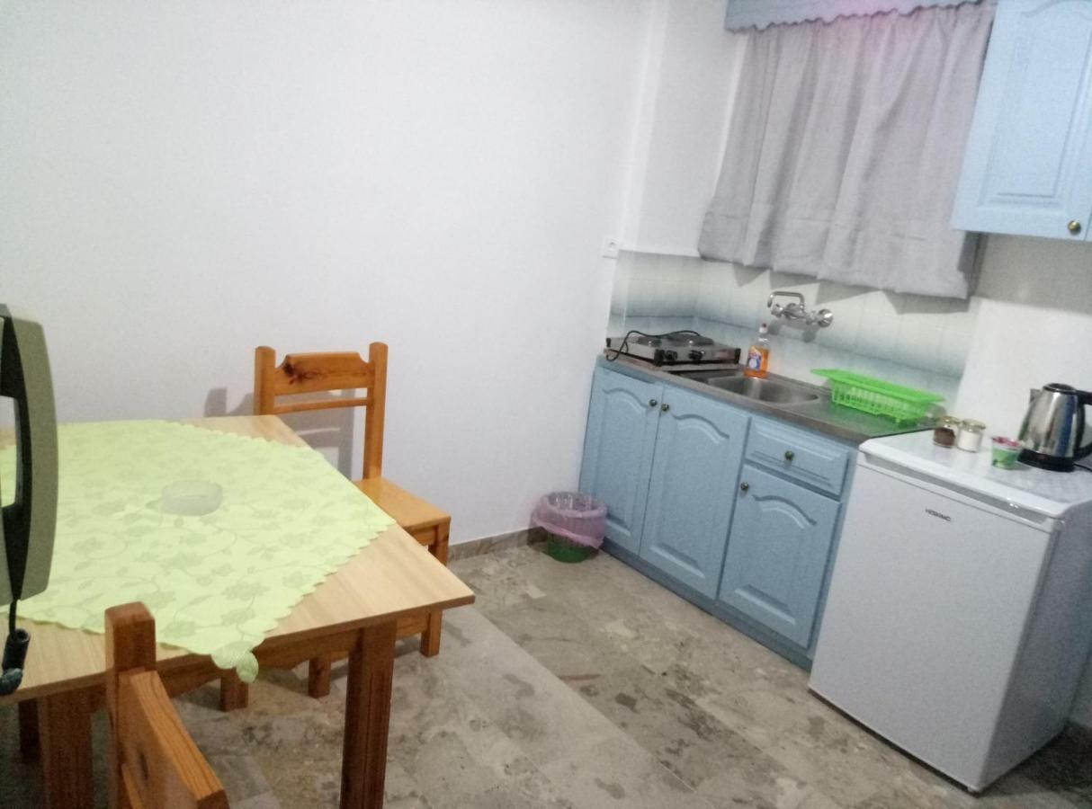 Panos Studios Poros Town エクステリア 写真